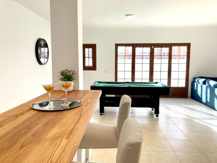 Luxury 4-Bedroom Villa With Heated Pool + Sea View Playa Blanca  Exterior photo