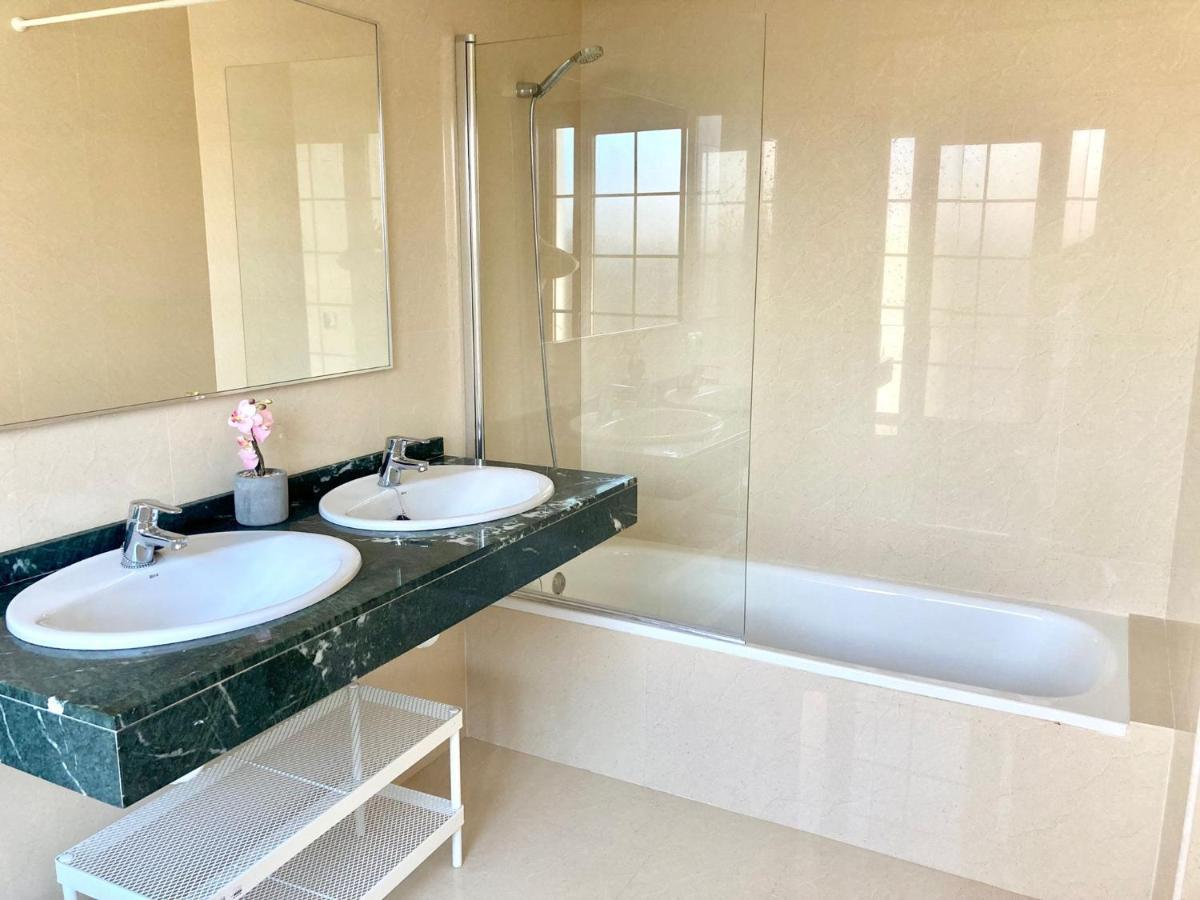 Luxury 4-Bedroom Villa With Heated Pool + Sea View Playa Blanca  Exterior photo